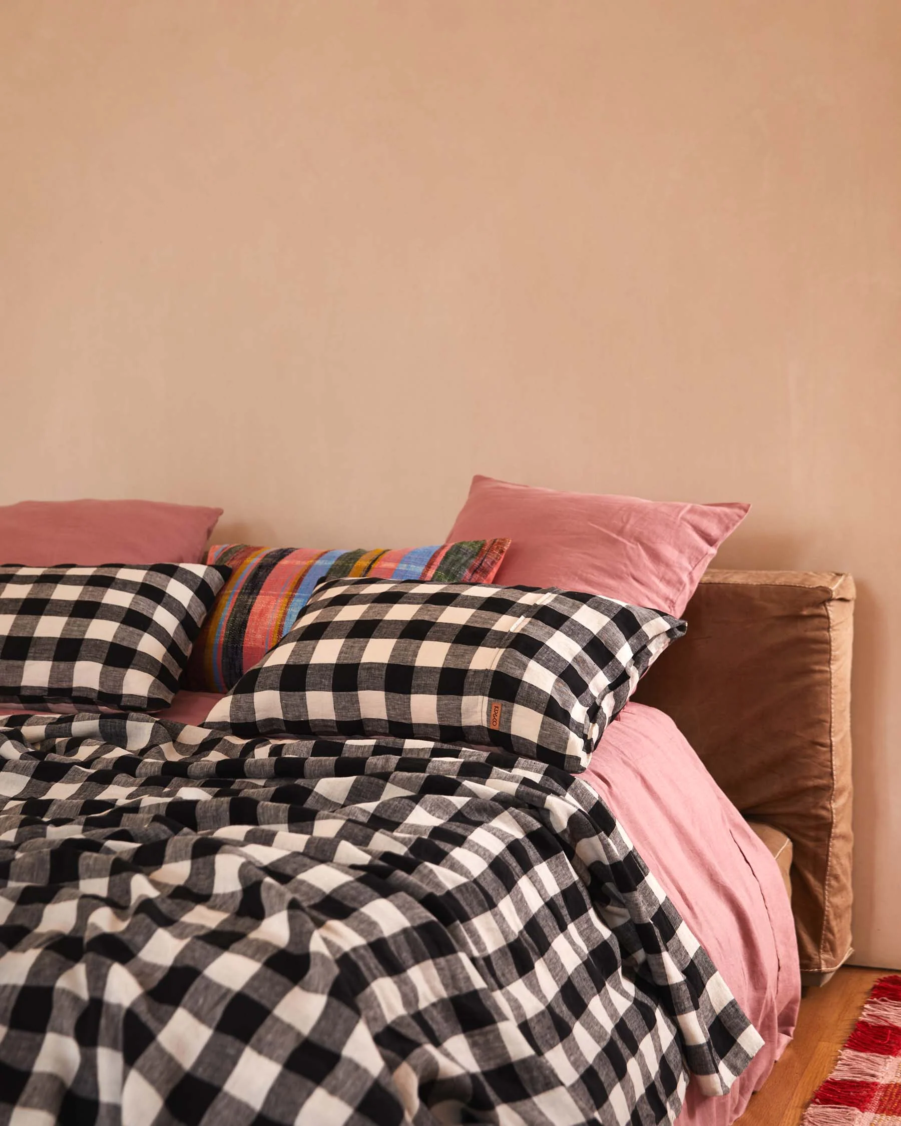 Black & White Gingham Linen Pillowcases - Image 3