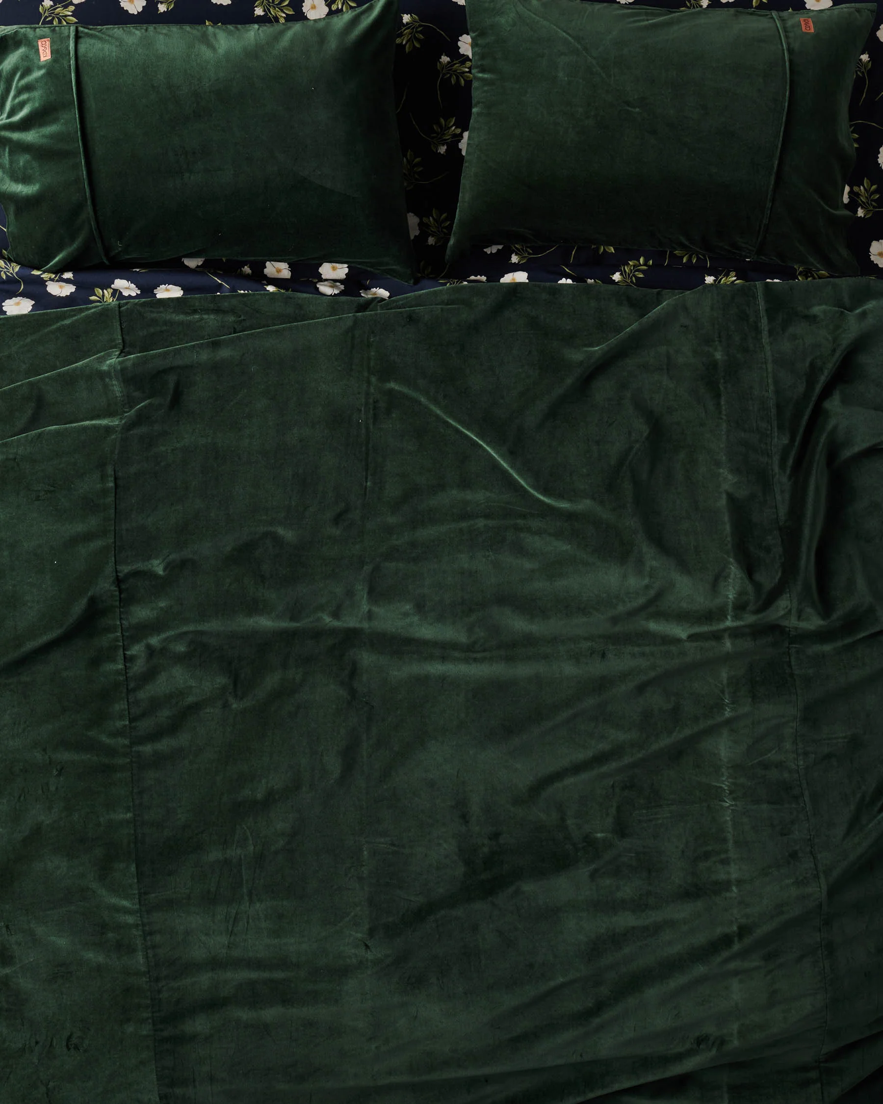 Kombu Green Velvet Pillowcases - Image 3