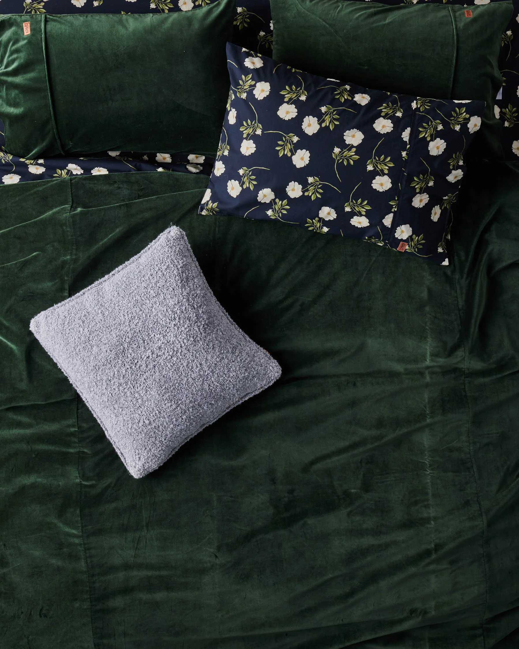 Kombu Green Velvet Pillowcases - Image 4